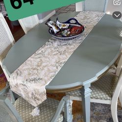 Vintage Dining Room Table & 4 Chairs 2 Captain Chairs