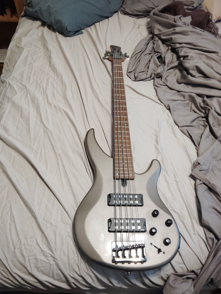 Yamaha 5 String Bass (Pre Owned)