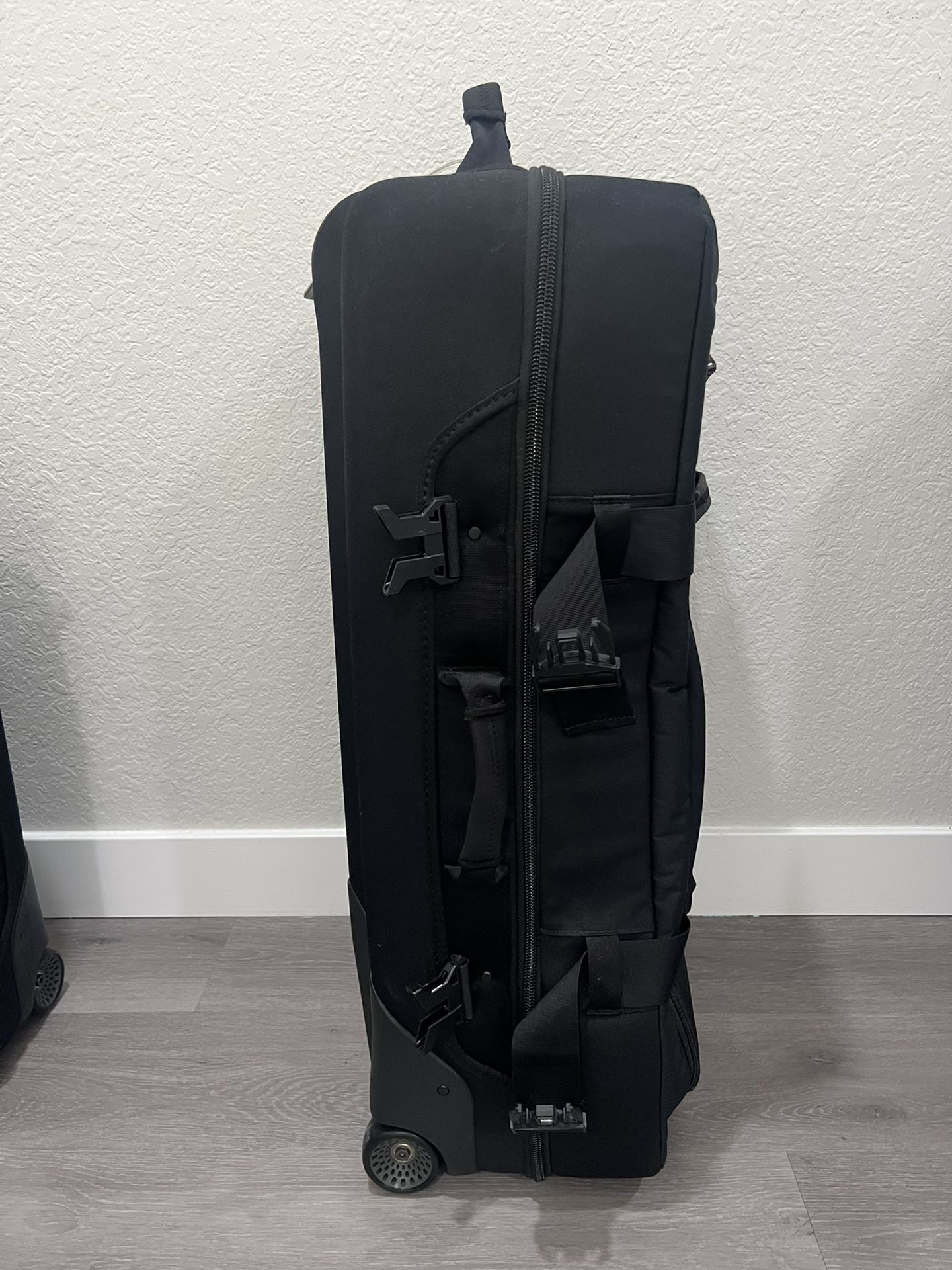 Nike FiftyOne49 Roller Bags (set Of 3) for Sale in San Diego, CA OfferUp