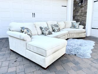 Havertys Beige Sectional  sofa 
