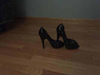 Black high heel shoes size 9