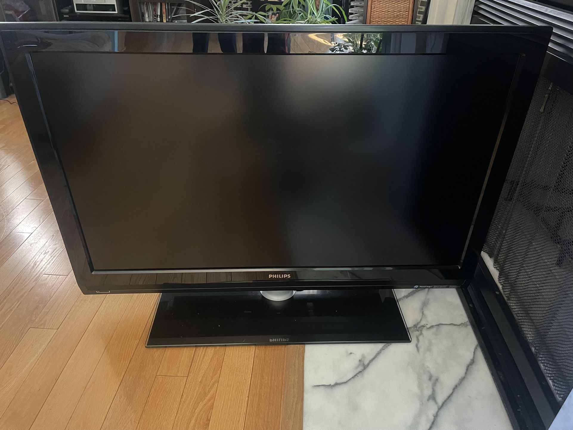 47”  LCD HDTV Philips - 1080p