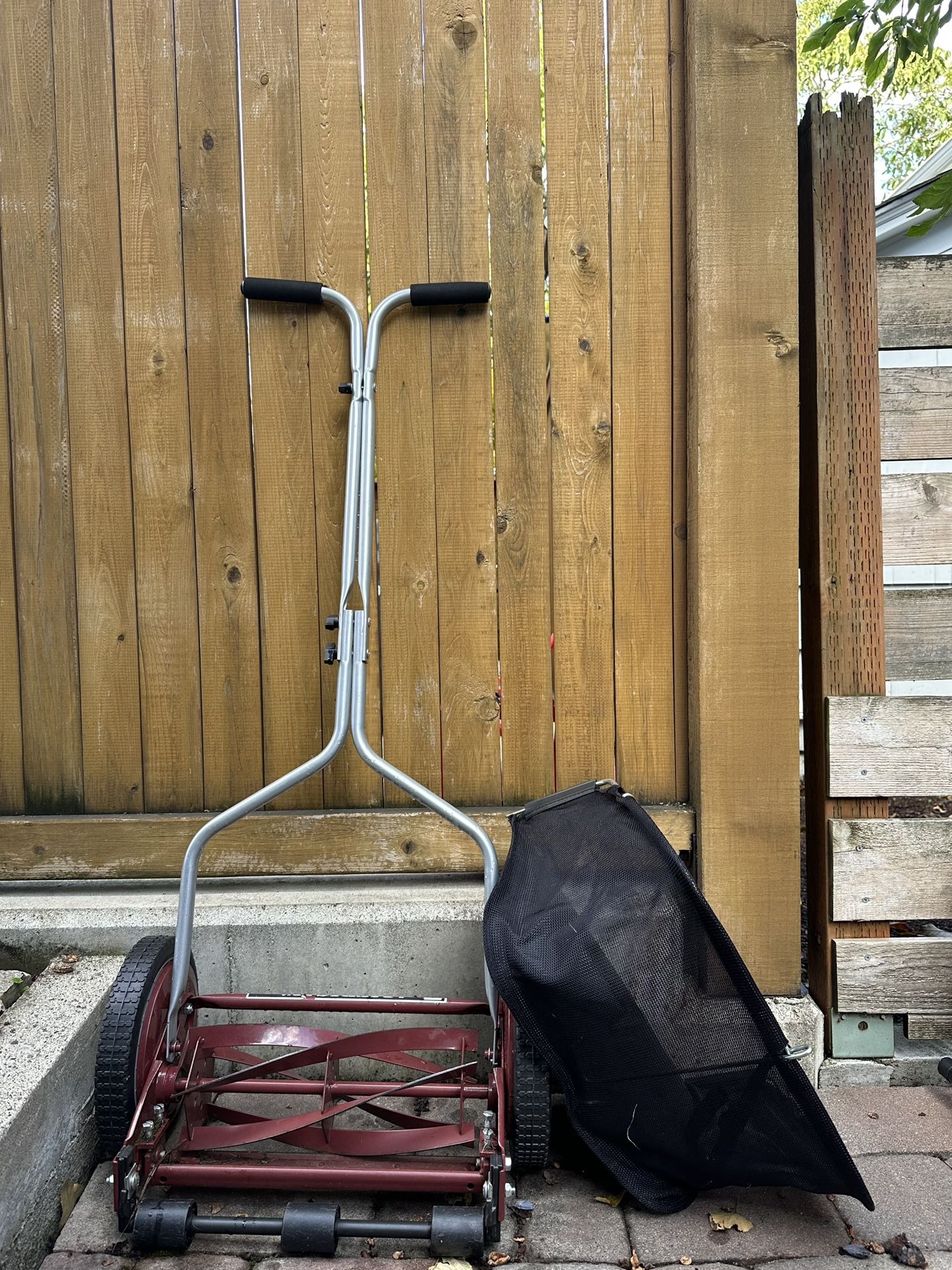 Push Reel Lawn Mower With Grass Catcher