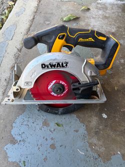 Dewalt brushless 20v max circular saw with 5 AH battery