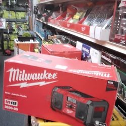 MILWAUKEE M18 JOBSITE RADIO (TOOL ONLY)