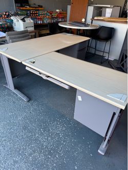 Desk table