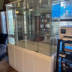 White Curio Cabtient Free