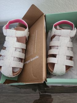 New  toddler sandals size (12M)