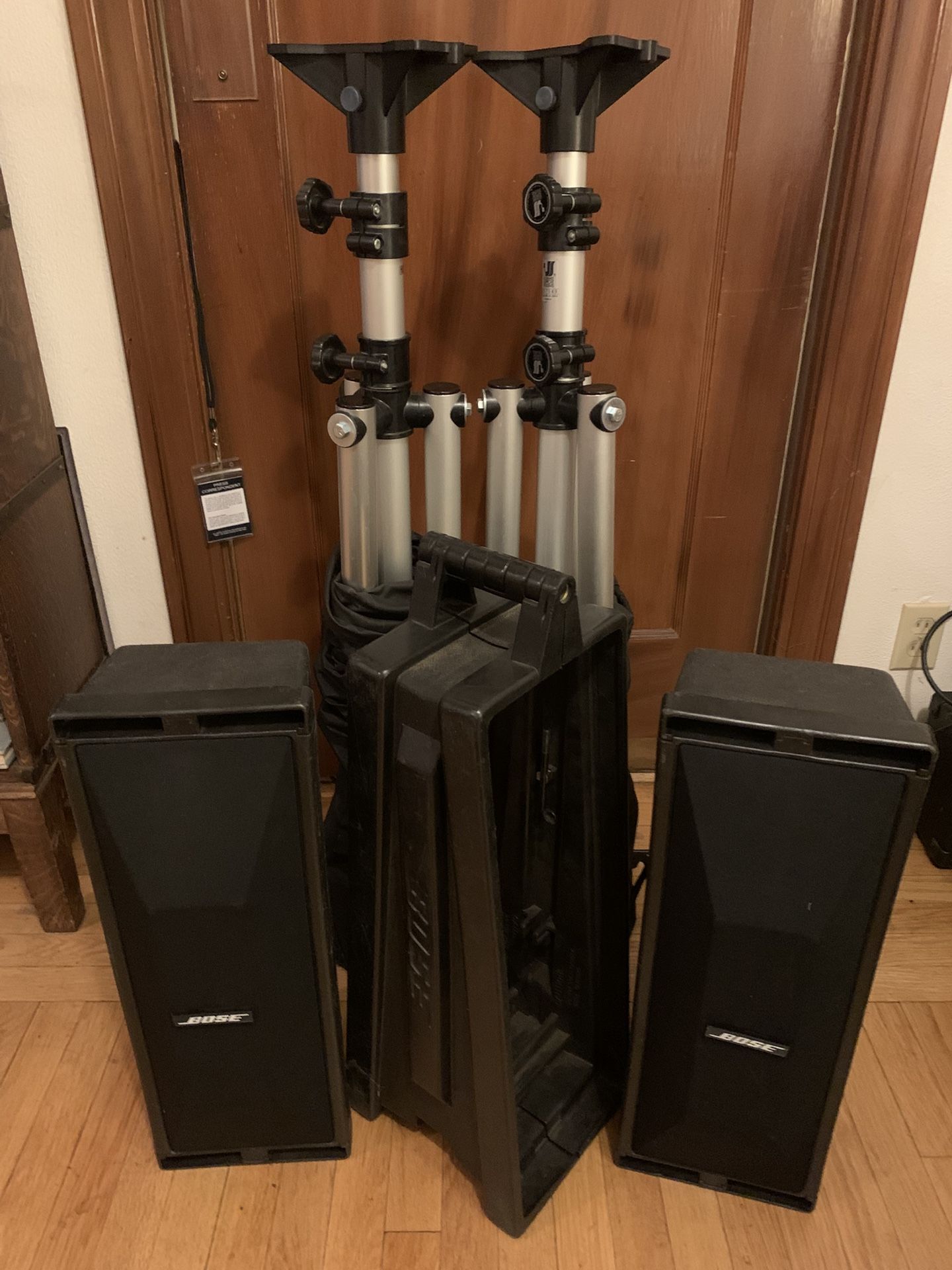 Bose 402 Speakers With Case and Stands