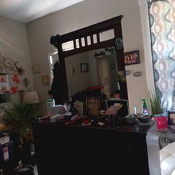Dresser With Mirror 