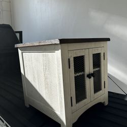 Signature Design By Ashley,  Wystfield Farmhouse End Table With Storage 