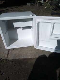 !! Kitchen Item works great No Shelves