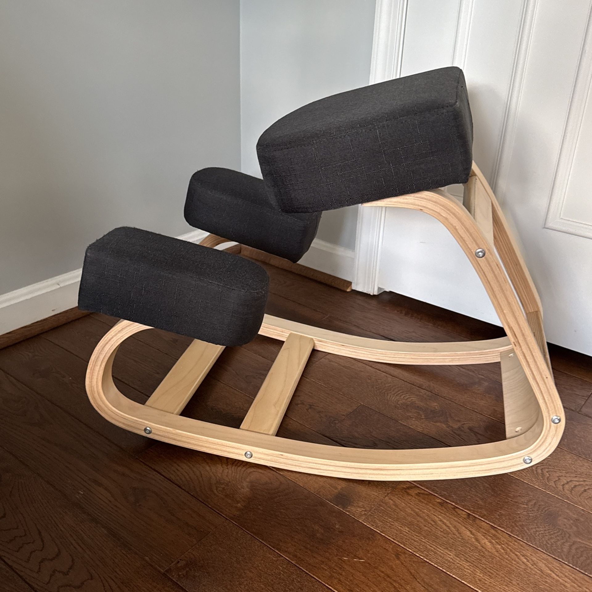 Ergonomic Kneeling Chair wooden Rocking chair With Comfortable