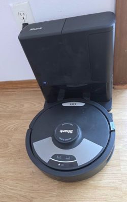 Shark - Matrix Plus 2-in-1 Robot Vacuum & Mop with Sonic Mopping, Matrix Clean, Home Mapping, HEPA Bagless Self Empty, WiFi - Black