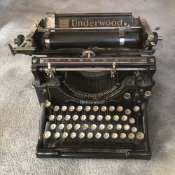 Vintage Underwood Typewriter 