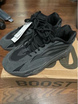 Yeezy 700 V2 (R)epz men’s 10.5