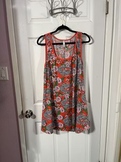 Women’s Plus Size 3X Sleeveless Dress.  Floral pattern.  Brand 24seven.  Made of 92% Polyester and 8% Spandex.  Preowned.  Wore once on vacation.  Smo
