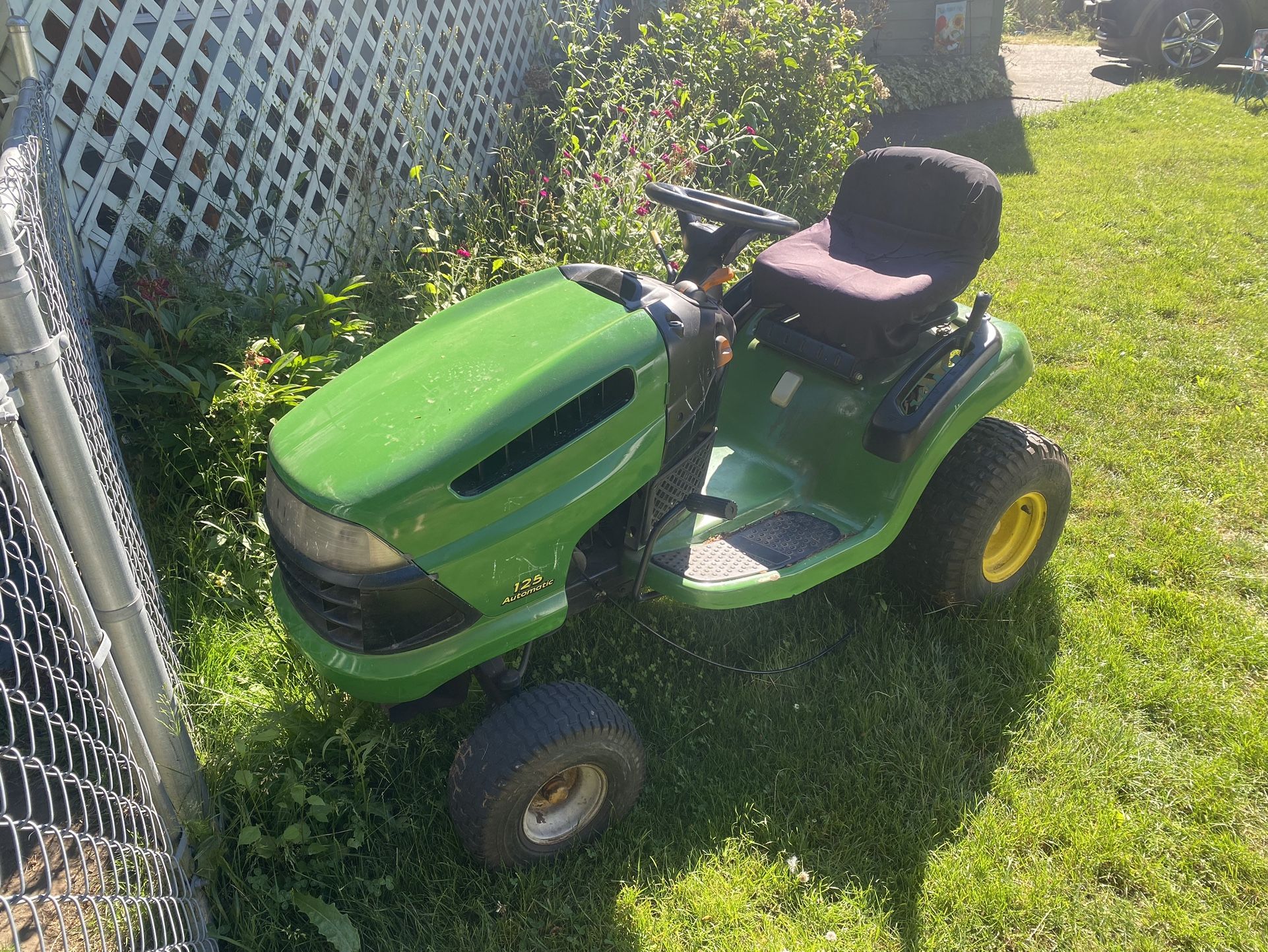 John Deere Lawn Tractor