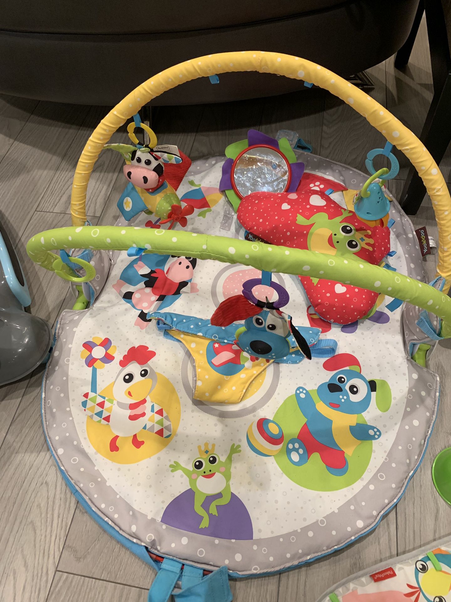 Play mat and a carrier for a baby 3-18 months old