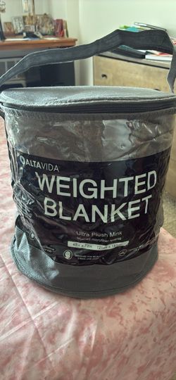 11 lb plush gray brand new weighted blanket