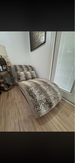 Chaise lounger