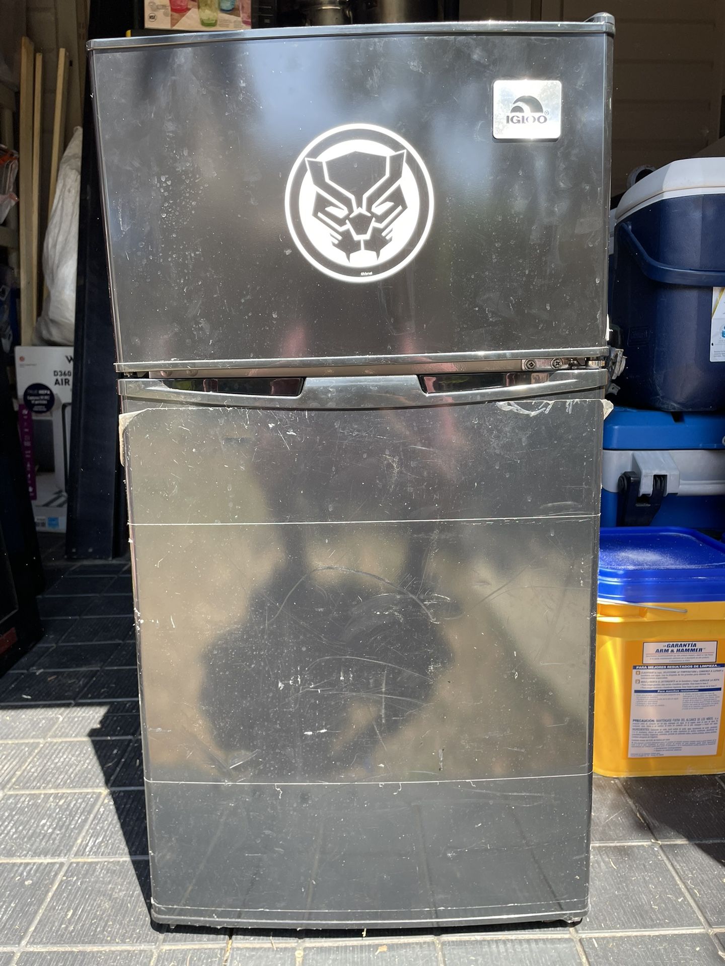 Black Igloo Mini Fridge (Model: FR8321-1-Black)