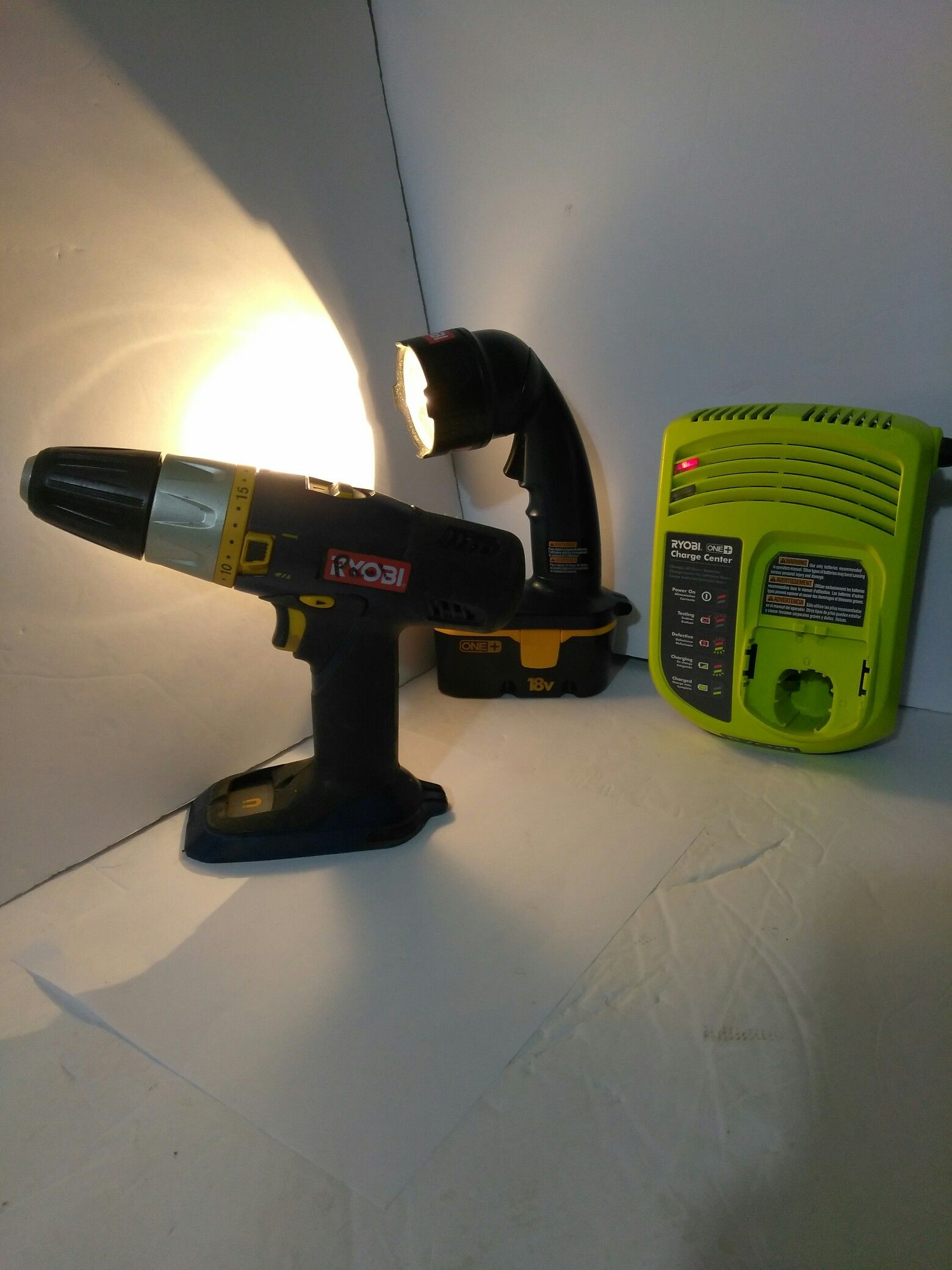 RYOBI 18 VOLT DRILL AND LIGHT READ DETAILS