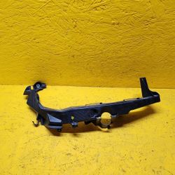 2009-2011 Bmw E90 E91 328i 335i Xi LCi Right Passenger side Headlight Bracket
