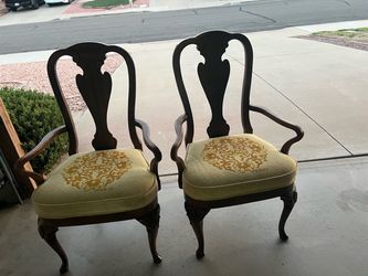 Two Chairs/ Dos sillas