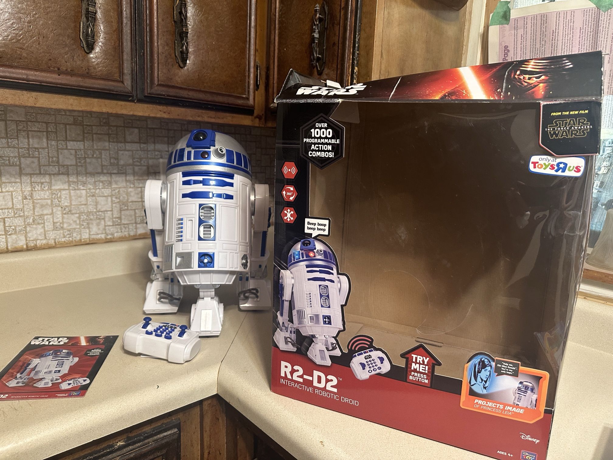 R2-D2 Interactive Droid 1:16 Scale (Toys R Us Exclusive)
