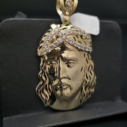 10k 😍 Face Of Jesus Pendant Weights 12.5 Grams 