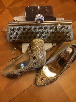 Gorgeous gold rhinestones and brown gemstones