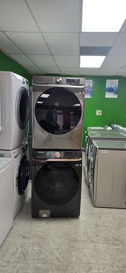 Washer and dryer samsung stackables  electric