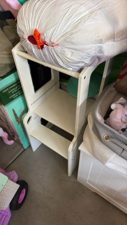 Kids tower stand