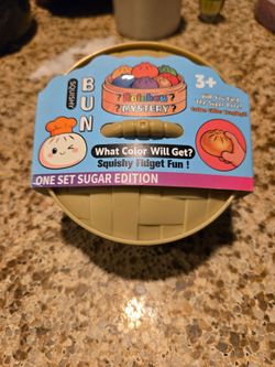 Squishy Bun Rainbow Mystery