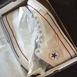 White Converse size 10 women’s size 8 men’s 
