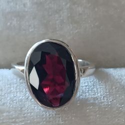 Beautiful Sterling Silver Garnet Ring Women's Size 7
