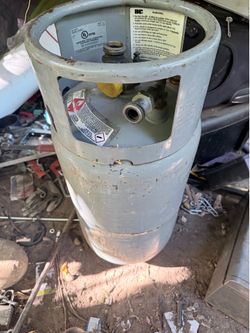 Full 33.5 lb (8 Gal) Forklift Propane Cylinder - Model E3301 - Certified Until 2