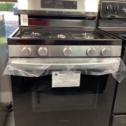 Samsung  Range in Stainless steel with WiFi Connectivity and Self Clean