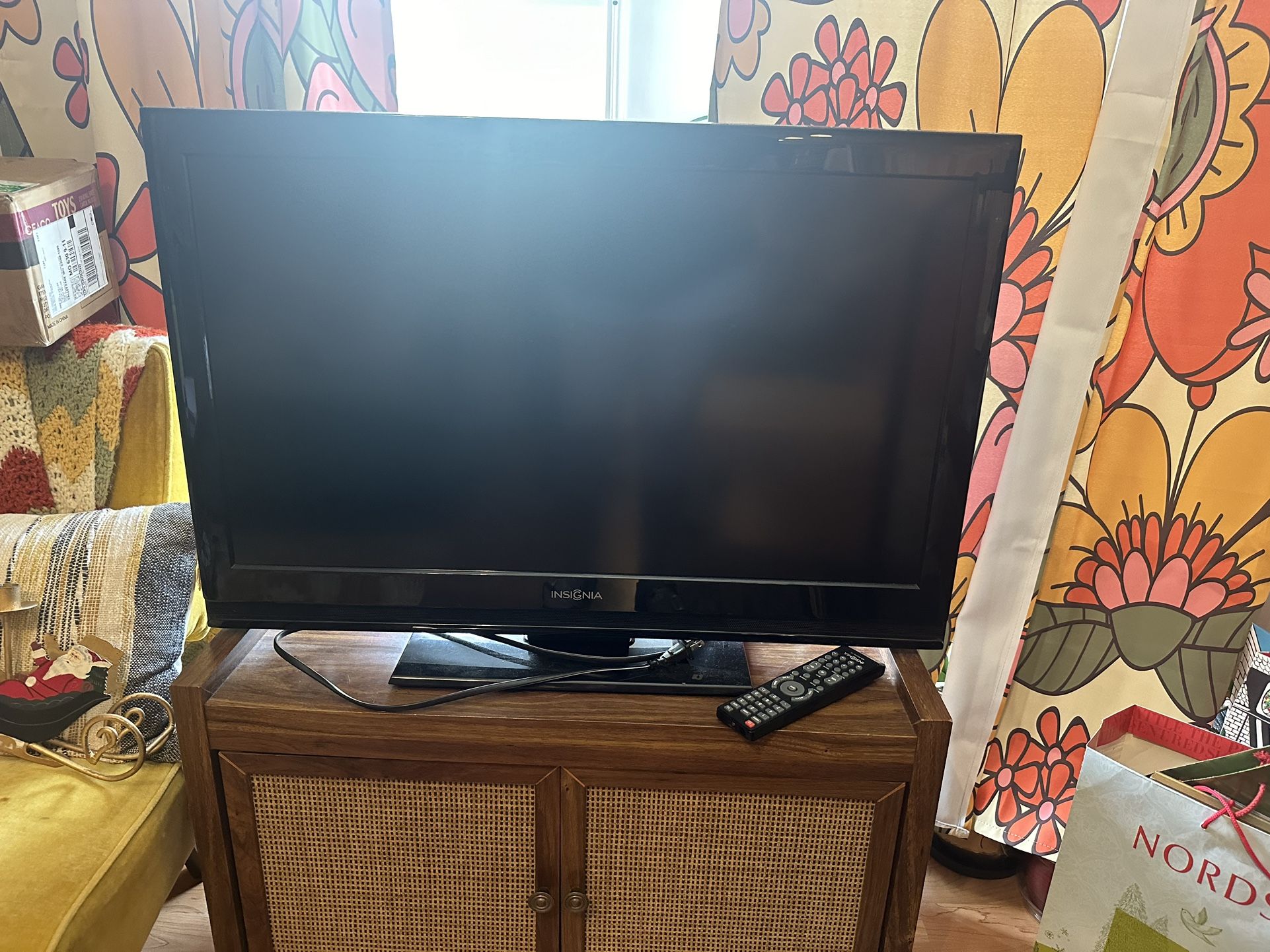 Insignia 32” Tv