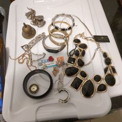 Lot Of Vintage Broken Jewelry
