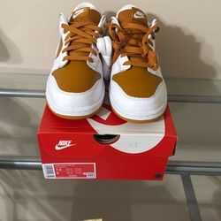 Nike Dunk Low QS Men’s 7.5 Women’s 9