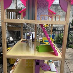 Casita de muñecas con accesorios