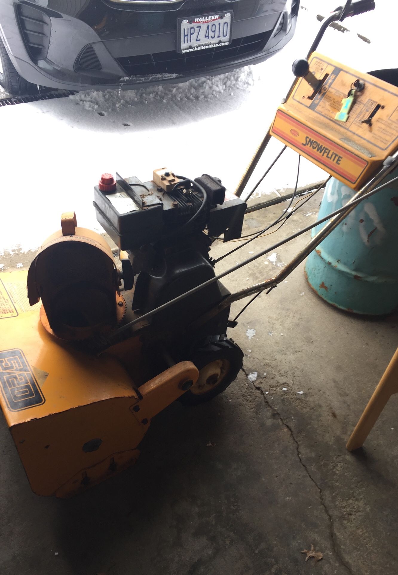MTD SNOWFLITE 5/20 SNOWBLOWER STARTS RIGHT UP for Sale in Parma, OH OfferUp