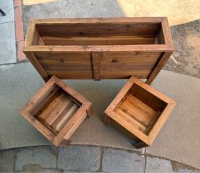 Cedar planter box