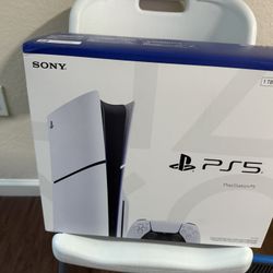 PS5 SLIM 1TB BRAND NEW I HAVE 2 OF THEM 