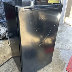 MINI FRIDGE WITH FREEZER 