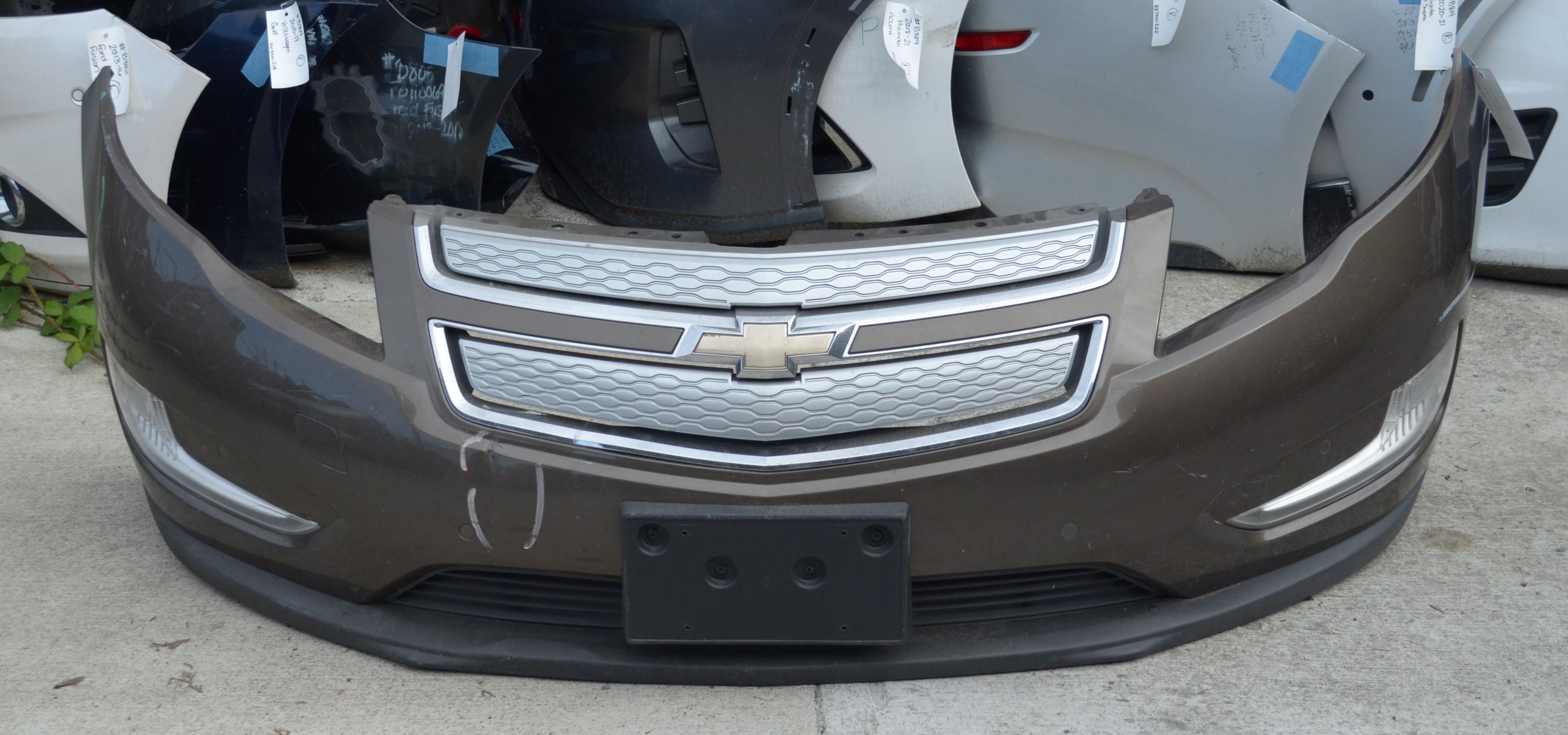 USED REF#B930 || 2011-2015 CHEVROLET VOLT || FRONT BUMPER COVER