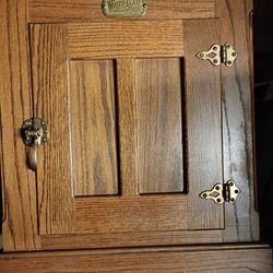 STORAGE END TABLE/by  WHITE CLAD