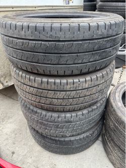 245/45r20 kuhmo  tires en excelentes condiciones de vida las 4